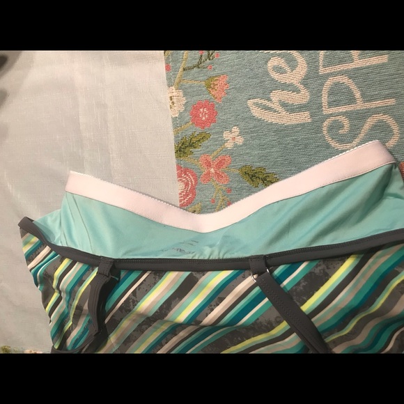 GUC Free Country Women’s plus sized 16w -18w swim striped & padded Tankini top. - Picture 4 of 10